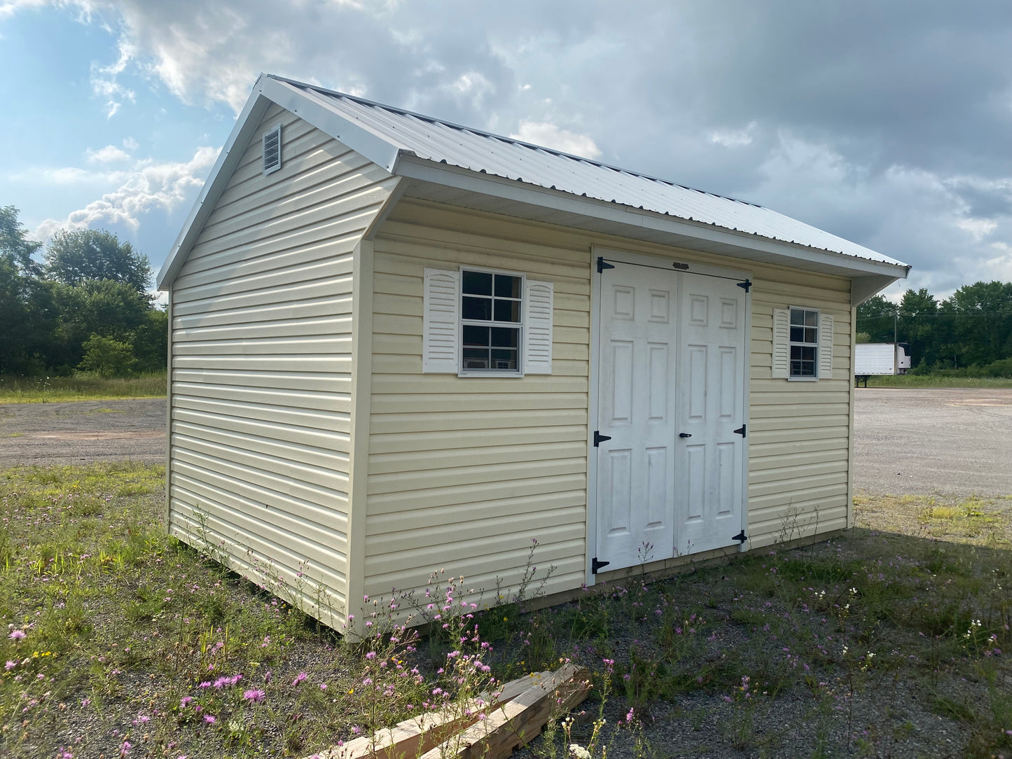 10x16 Carriage House *used* 0419
