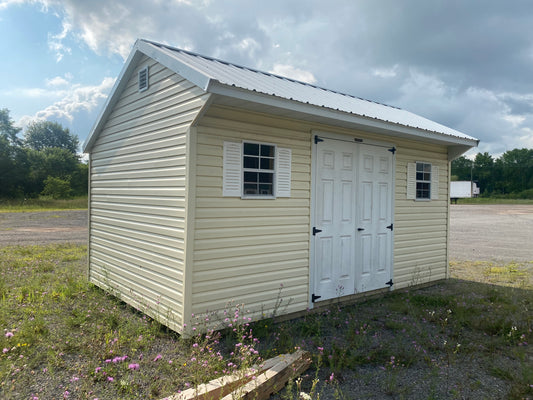 10x16 Carriage House *used* 0419